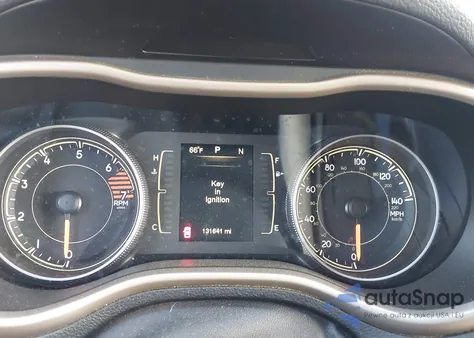 2016 Jeep Cherokee Latitude z USA, uszkodzony, nr VIN 1C4PJMCB1GW248524